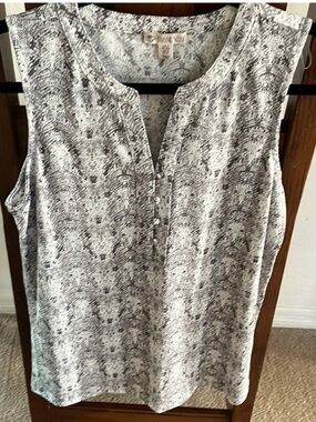 Sleeveless blouse. Eliane Rose. Like new. Snake python print size small